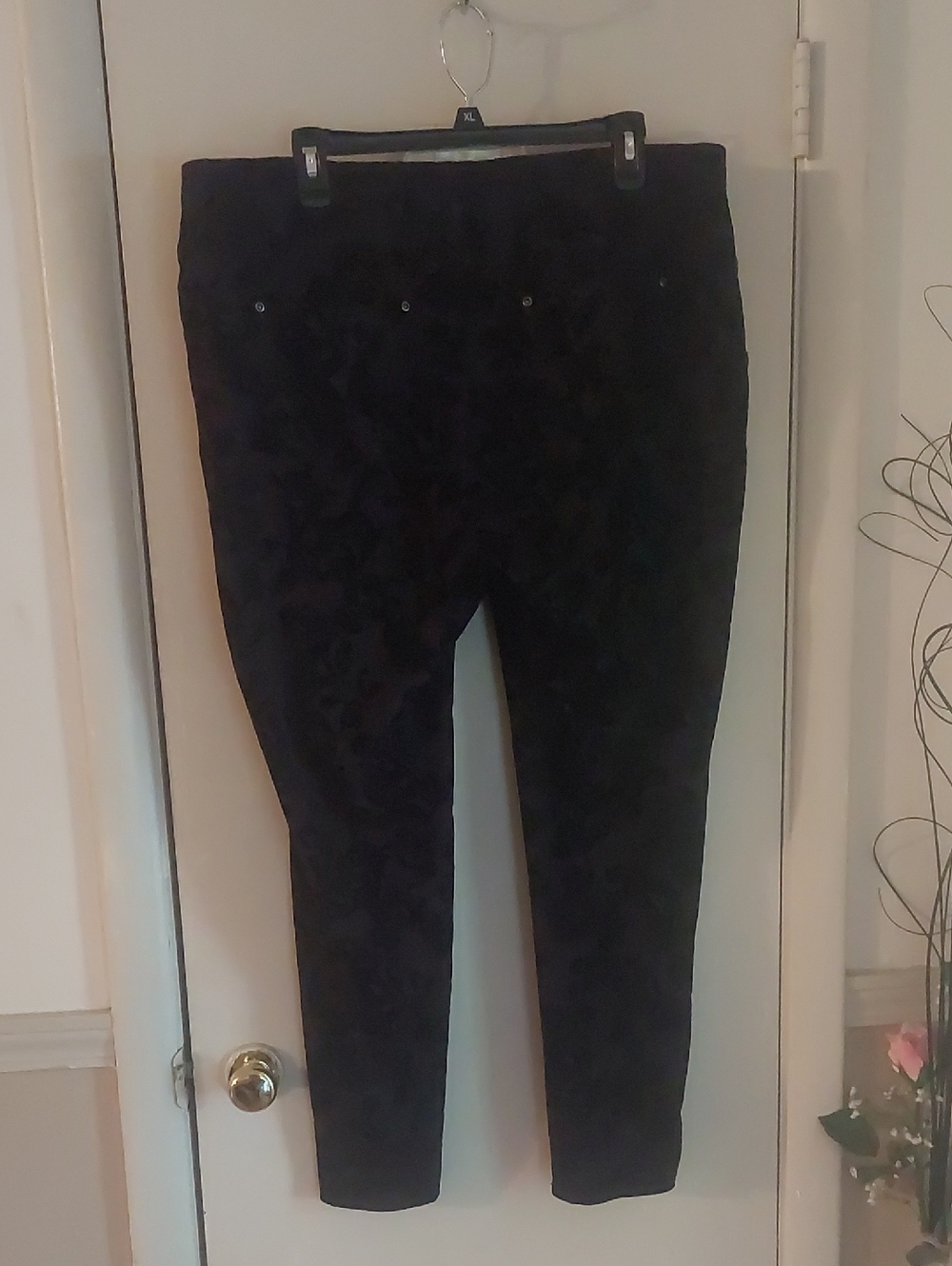 Terra & Sky Black Velvety Floral Pull On Leggings Plus Sz 1X 16W-18W - Picture 3 of 17